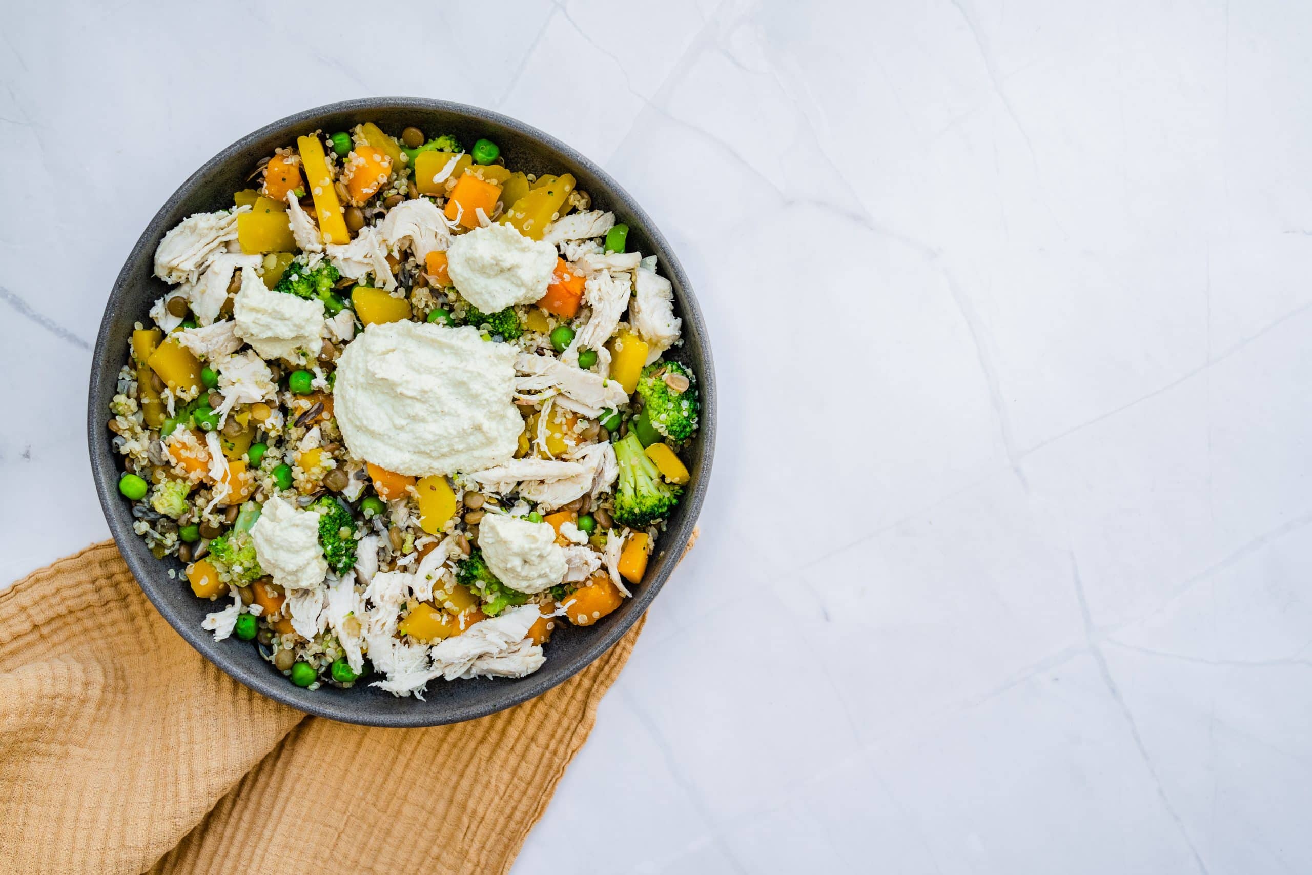 Salada Saudável de Quinoa e Frango - Nutricionista Raquel Luís